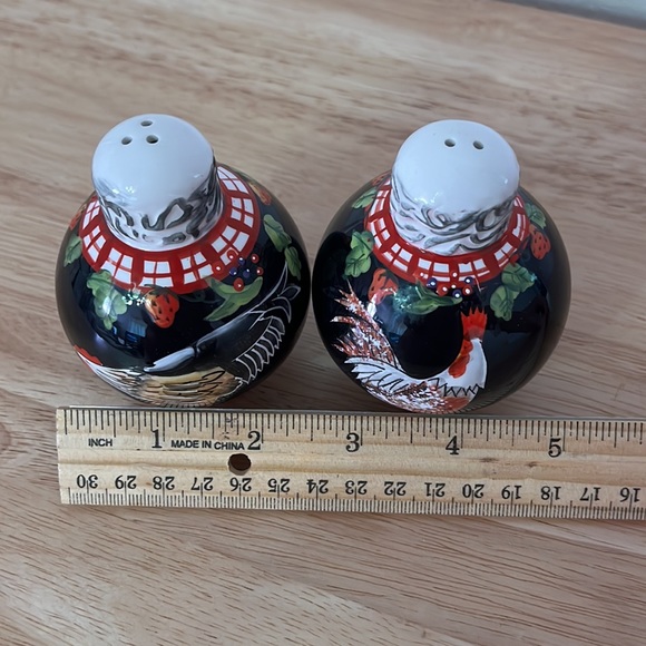 Vintage Chicken/Rooster Black Decorated Salt & Pepper Shakers Bella Casa by Ganz - Picture 13 of 13